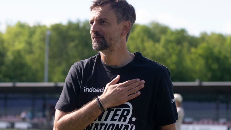 Niko Arnautis verlängert seinen Vertrag als Trainer von Eintracht Frankfurt.