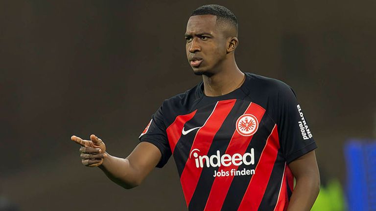 Willian Pacho wechselte in der Saison 2024/25 für 40 Millionen Euro zu Paris Saint-Germain.