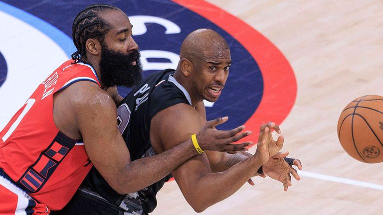 Chris Paul (r.) hier im Duell mit seinem neuen Clippers-Teamkollegen James Harden.