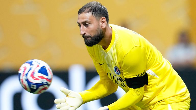 PSG-Keeper Gianluigi Donnarumma prallte bei der Klub-WM unglücklich mit Jamal Musiala zusammen.