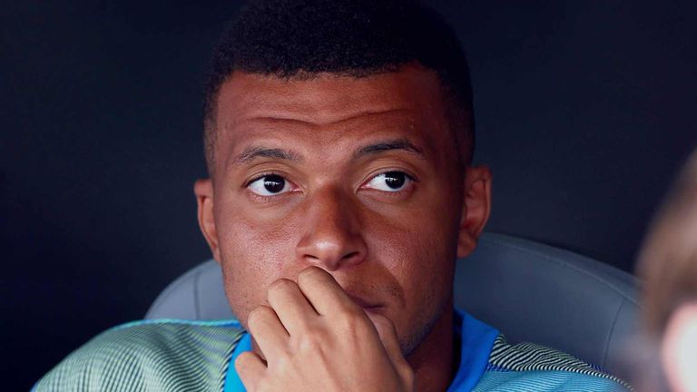 Mbappe zieht im Streit mit PSG Mobbing-Anzeige zurück.