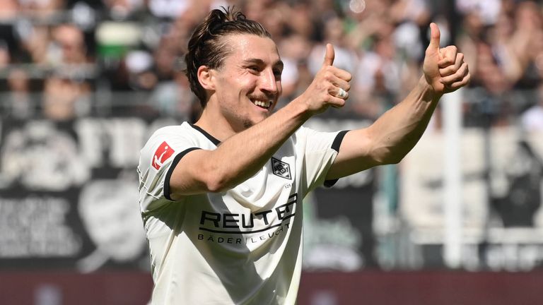 Borussia Mönchengladbach wird bis mindestens 2027 mit dem Schriftzug Reuter auf der Brust auflaufen.