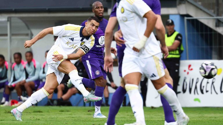 Cristiano Ronaldo trifft beim Testspiel für Al-Nassr gegen FC Toulouse.