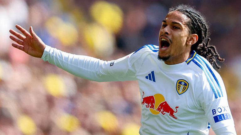 Isaac Schmidt steht seit Sommer 2024 bei Leeds United unter Vertrag.