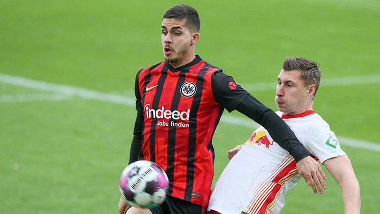 Andre Silva (l.) wechselte in der Saison 2021/22 für 23 Millionen Euro zu RB Leipzig.