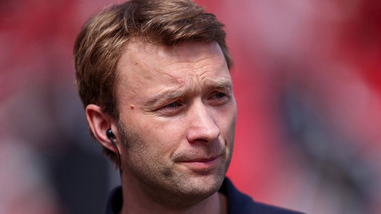Leverkusens Sport-Geschäftsführer Simon Rolfes will mit den hohen Einnahmen für Florian Wirtz eine neue Top-Mannschaft aufbauen.