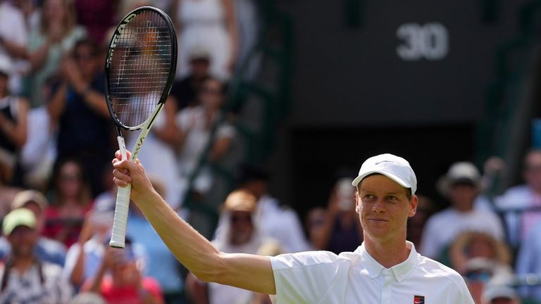 Jannik Sinner steht souverän in Runde zwei von Wimbledon.