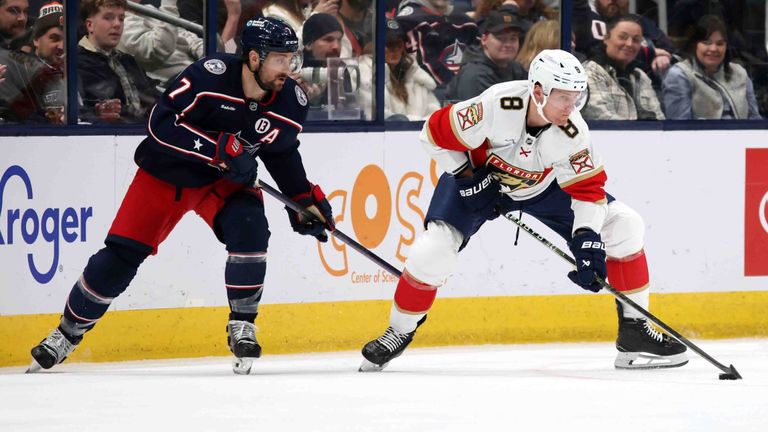 Nico Sturm (r.) wechselt von den Florida Panthers zu den Minnesota Wild.