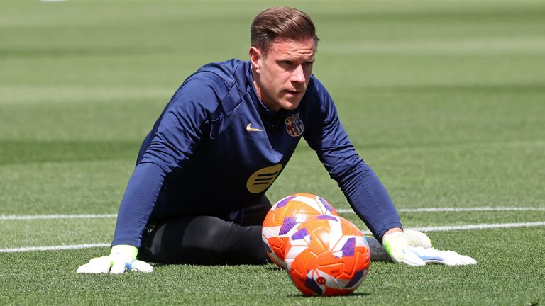 Abgangskandidat Marc-Andre ter Stegen trainierte beim Trainingsauftakt des FC Barcelona alleine.