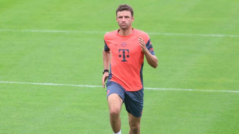 Thomas Müller absolvierte auf dem Trainingsgelände des FC Bayern ein Einzeltraining.