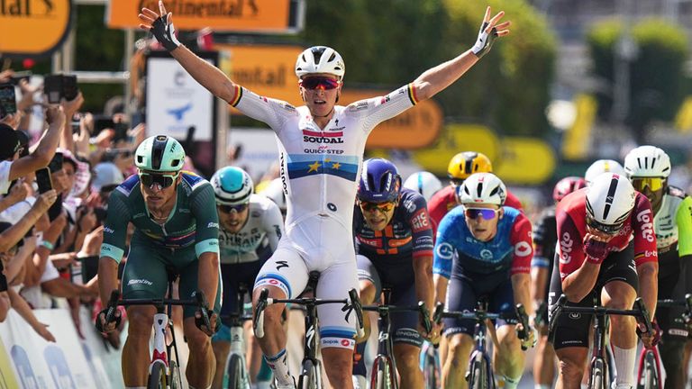 Tim Merlier (v.) gewinnt die neunte Etappe der Tour de France.