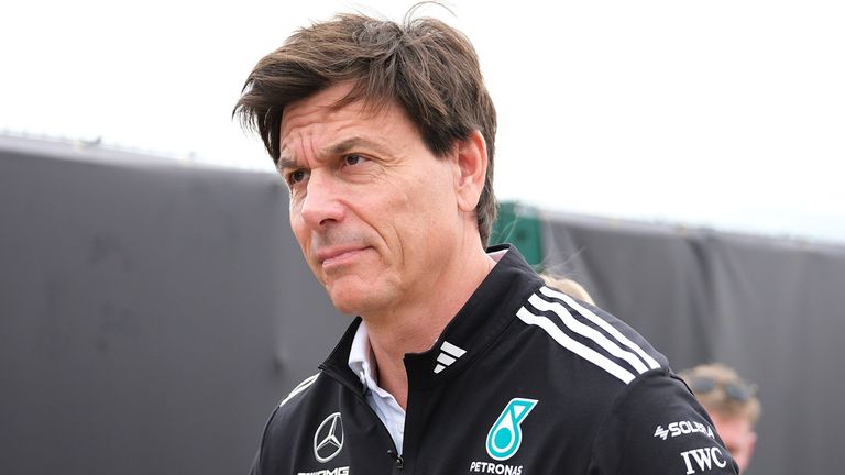 Toto Wolff äußert sich zur Fahrer-Situation bei Mercedes.