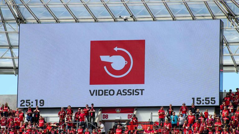 Der Video-Assistent startet in seine Abschiedssaison im berühmten Kölner Keller. 