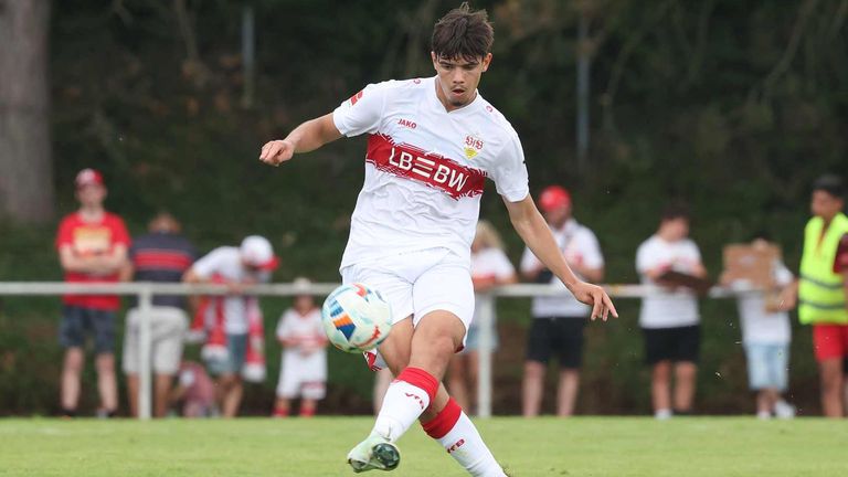 VfB Stuttgart: 84,95€ + 18€ Spielername + 3€ Liga-Logo - Gesamtpreis: 105,95€