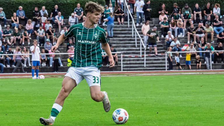 Werder Bremen: 89,95€ + 18,99€ Spielername + 3,99€ Liga-Logo - Gesamtpreis: 112,93€