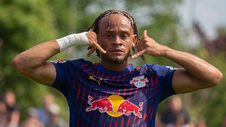 Der FC Chelsea will Xavi von RB Leipzig verpflichten.