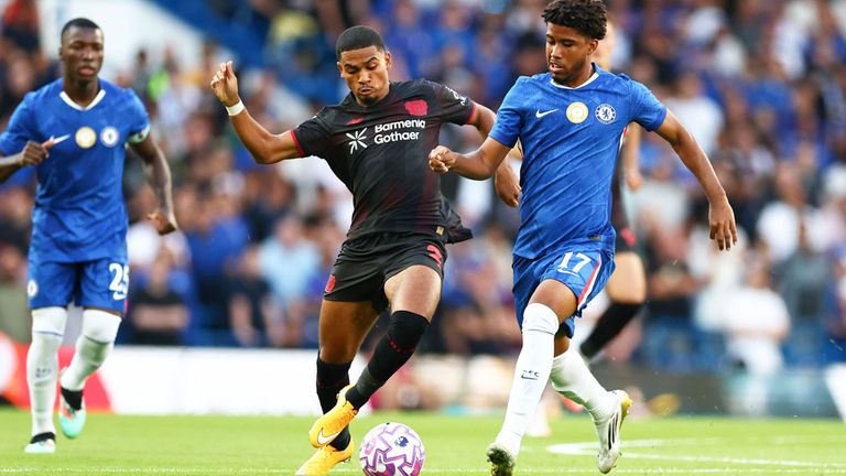 Amine Adli (v.l.) steht vor dem Abschied von Bayer 04 Leverkusen.