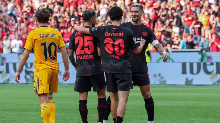 Bayer Leverkusen bezwingt Pisa mit 3:0.