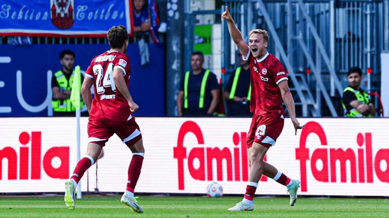Bielefeld führt zur Pause 2:0 in Kiel.