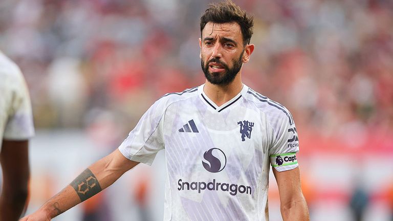 Bruno Fernandes kritisiert die Leistung und den Kader von Manchester United.