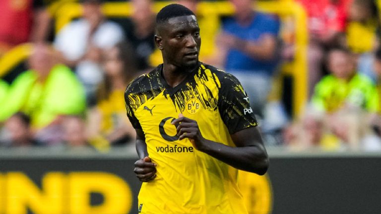 Borussia Dortmund: 100€ + 15€ Spielername + 5€ Liga-Logo - Gesamtsumme: 120€.