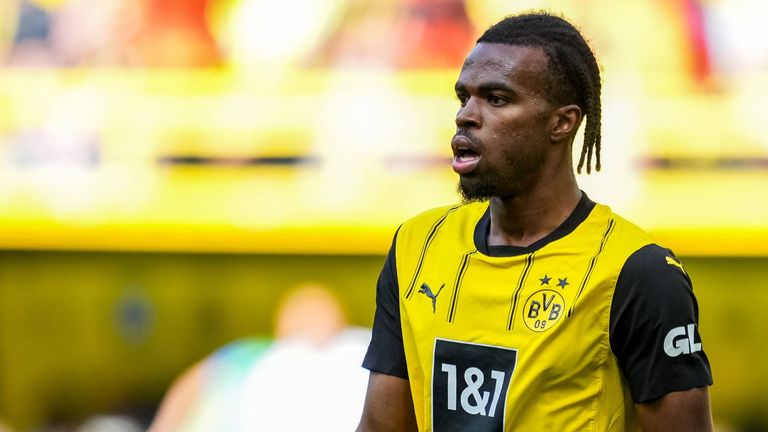 Carney Chukwuemeka wechselt fest zum BVB.