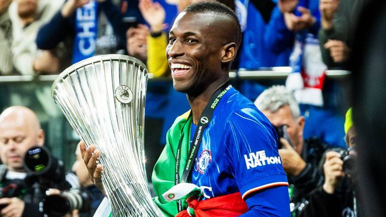 Nicolas Jackson gewann in der zurückliegenden Saison mit Chelsea die Conference League. 