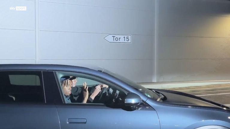 Carney Chukwuemeka ist heute Abend per Flugzeug in Dortmund gelandet.