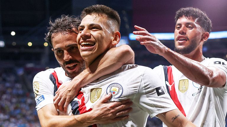 Claudio Echeverri (M) wechselte im Januar 2024 zu Manchester City.