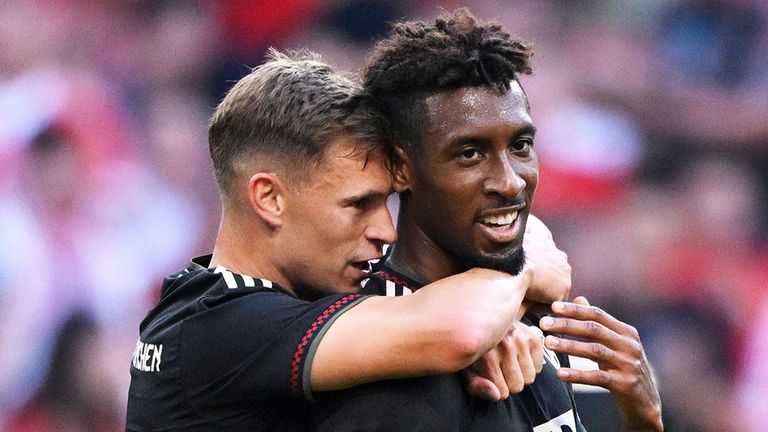 Kingsley Coman (r.) steht beim FC Bayern noch bis 2027 unter Vertrag.