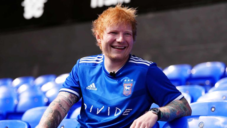 Die Trikotnummer 17 von Ipswich Town gehört Ed Sheeran.