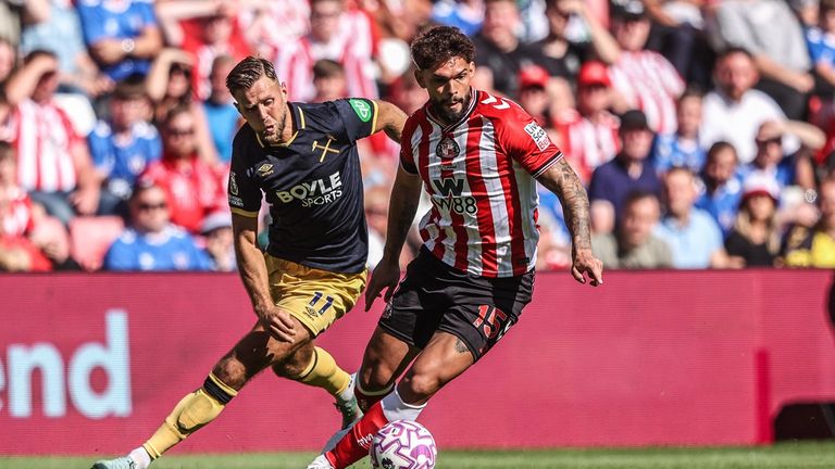 Niclas Füllkrug (l.) verliert mit West Ham den Saisonauftakt.