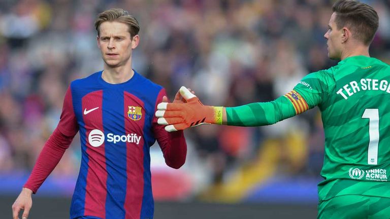 Frenkie de Jong (l.) und Marc-Andre ter Stegen sind seit 2019 Teamkollegen des FC Barcelona.