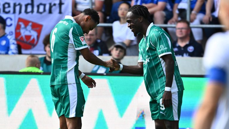 Legte mit einem Doppelpack den Grundstein des Siegs: Noel Futkeu (r.).