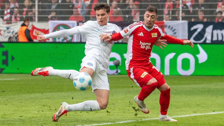 Max Geschwill (links) wechselt auf Leihbasis von Holstein Kiel zum Ligarivalen 1. FC Magdeburg.
