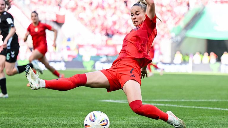 Guilia Gwinn und die Bayern-Frauen müssen im DFB-Pokal nach Dortmund.