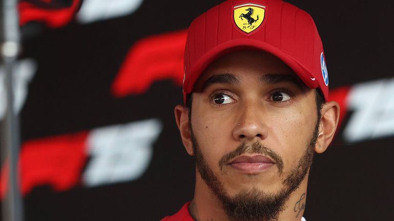 Lewis Hamilton wirkt bei Ferrari frustriert.