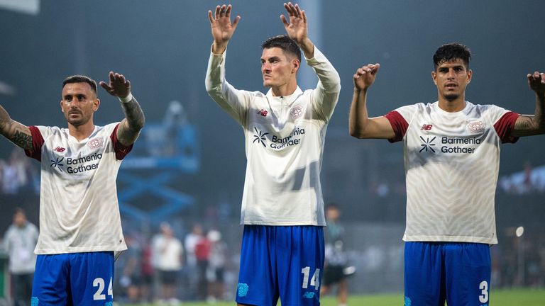 Piero Hincapie (r.) zieht es zum FC Arsenal.