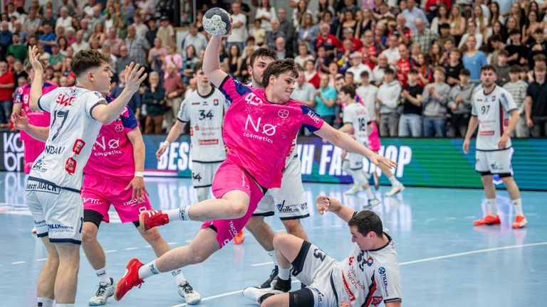 Junioren-Nationalspieler Jan Schmidt wechselt von Zweitligist TSV Bayer Dormagen in die Handball-Bundesliga zum HSV Hamburg.