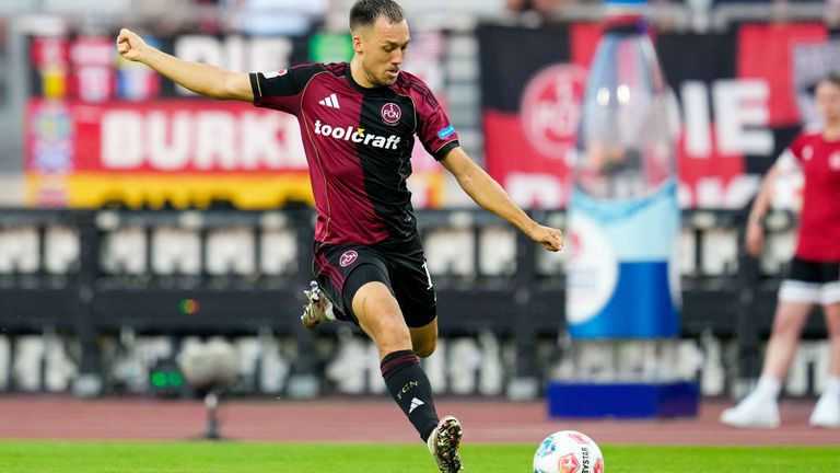 Julian Justvan und der 1. FC Nürnberg sind in Münster gefordert.