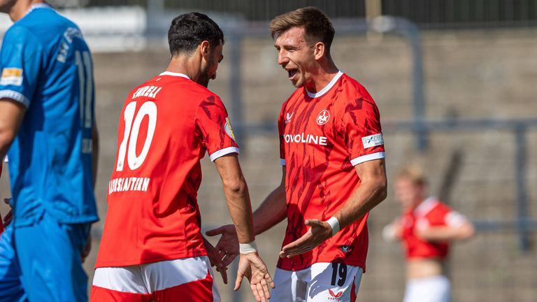 Klare Sache: Hanslik (r.) und Kaiserslautern ließen der Eintracht keine Chance.