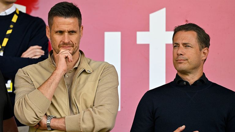 Sportdirektor Sebastian Kehl (l.) und Sport-Geschäftsführer Lars Ricken müssen sich beim BVB Gedanken machen.