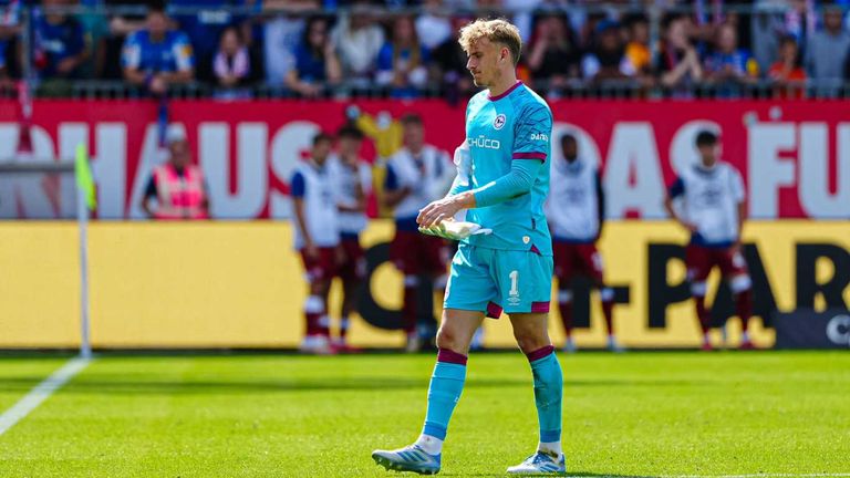 Jonas Kersken bei Gang über den PLatz.