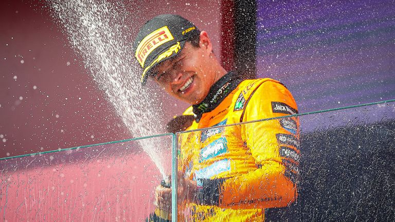 Lando Norris feiert seinen Sieg beim GP von Ungarn.