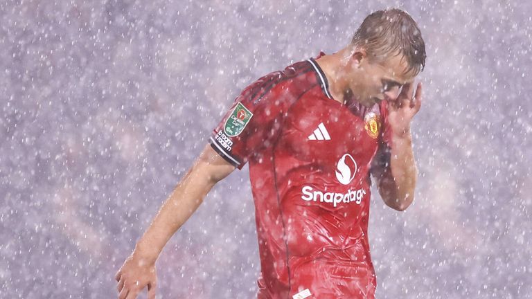 Manchester United blamiert sich im Carabao Cup bis auf die Knochen. 