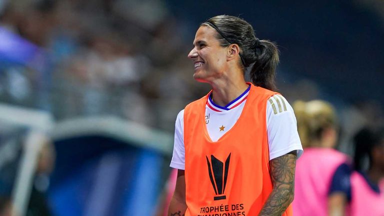 Dzsenifer Maroszan setzt ihre Karriere in Saudi-Arabien beim Al-Qadsiah WFC fort.