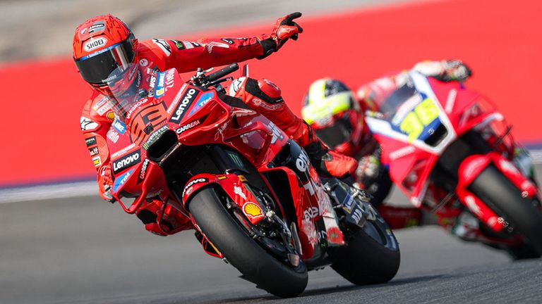 Marc Marquez lässt beim MotoGP-Sprint von Spielberg die Muskeln spielen.