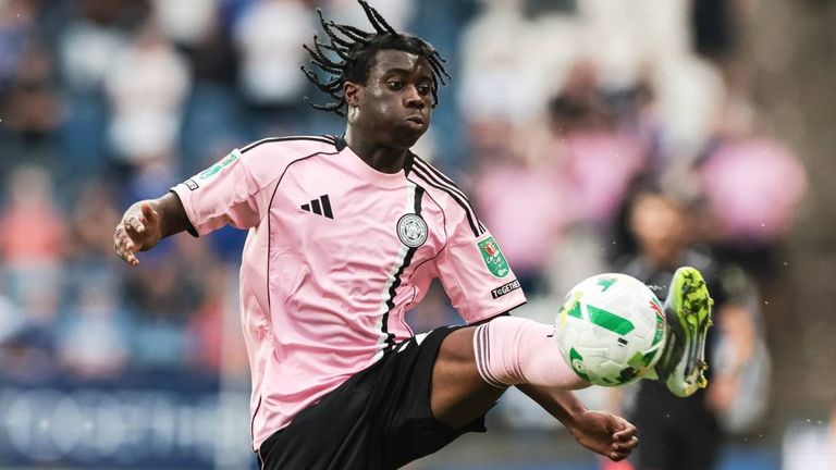 Jeremy Monga ist nun jüngster Torschütze in der Championship. 