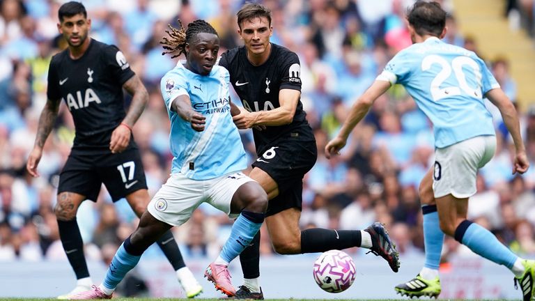 Palhinha (2.v.r.) trifft beim Spurs-Sieg in Manchester.