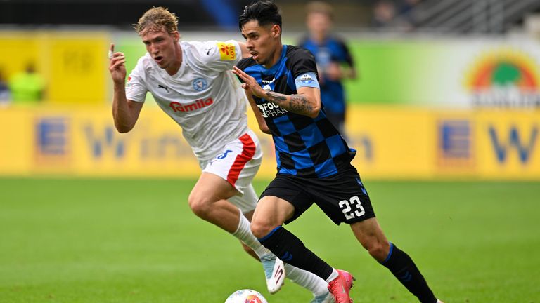 Raphael Obermair (r.) vom SC Paderborn hat das Interesse des 1. FC Köln auf sich gezogen. 